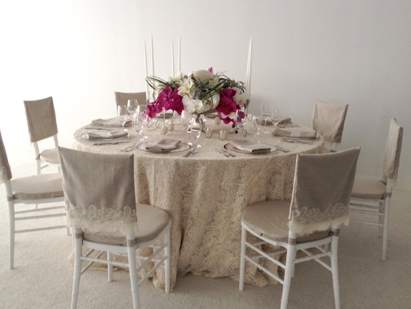 The table scape is all about texture and neutrals